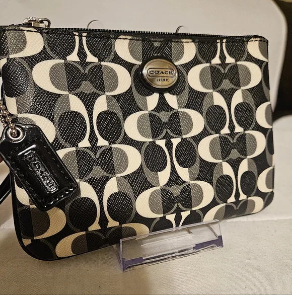 Coach Peyton Dream C Small Wristlet - EUC - Picture 4 of 7